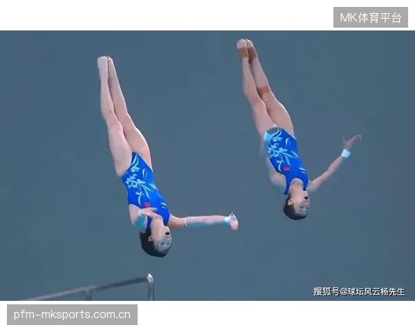 跳水完美同步获得高分,双人夺金奇迹再现 跳水完美同步获得高分,双人夺金奇迹再现